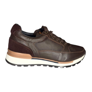6303 suave café- Zapato Tipo Tenis con Cinta para Caballero – Color Café en Gamuza