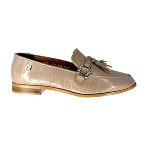 Mocasín Nude con Flecos – Elegancia Atemporal y Estilo Casual