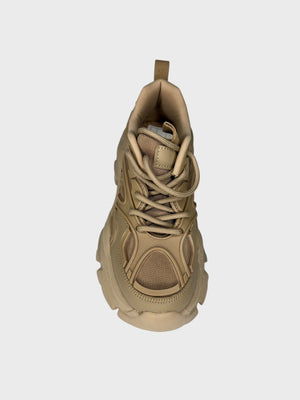 Tenis de plataforma alta en color beige – Altura con total comodidad